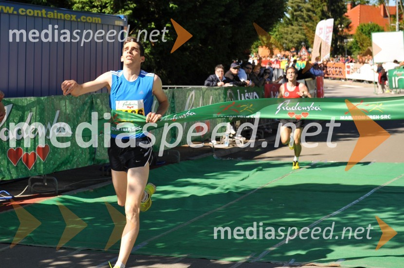 33. Maraton treh src, tekači