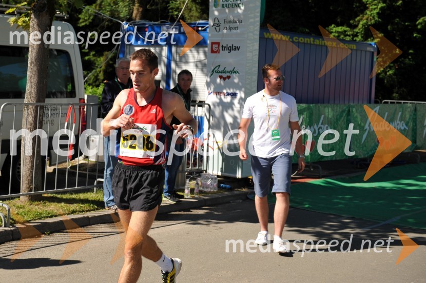 33. Maraton treh src, tekači