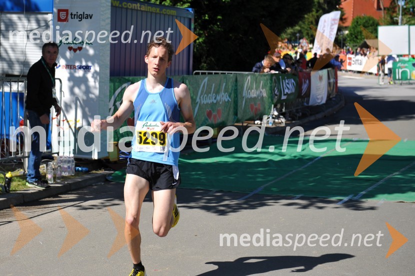 33. Maraton treh src, tekači