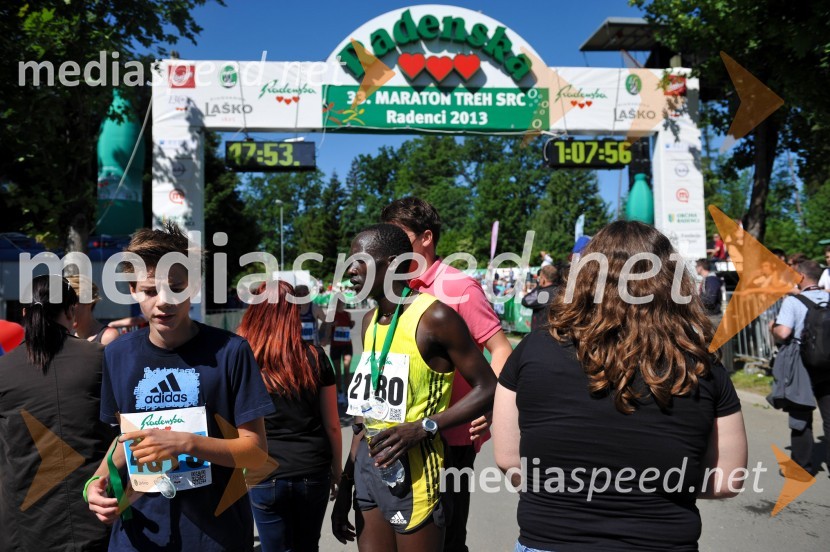 33. Maraton treh src, tekači
