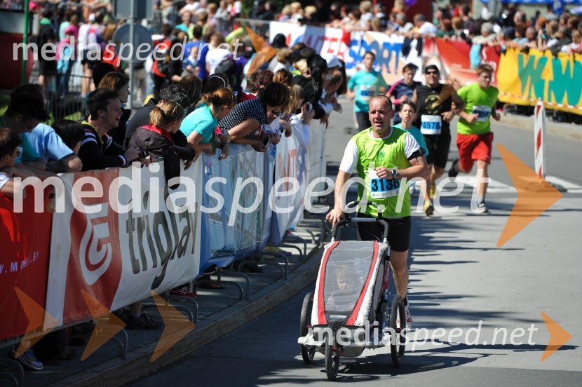 33. Maraton treh src, tekači