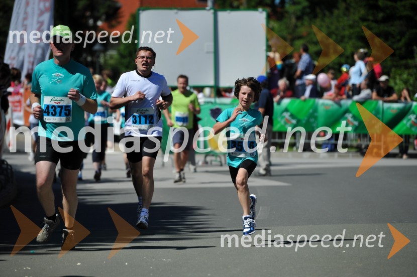 33. Maraton treh src, tekači