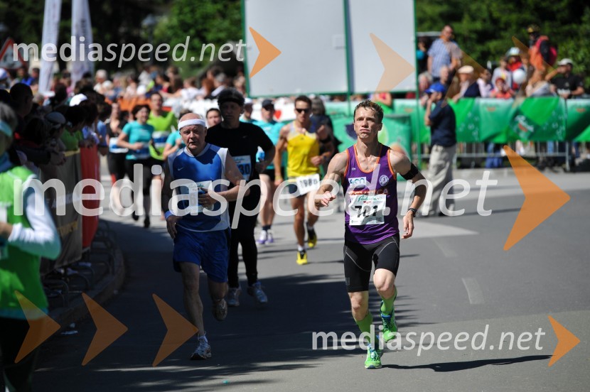 33. Maraton treh src, tekači
