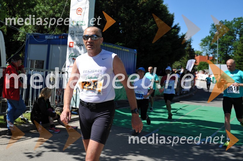 33. Maraton treh src, tekači