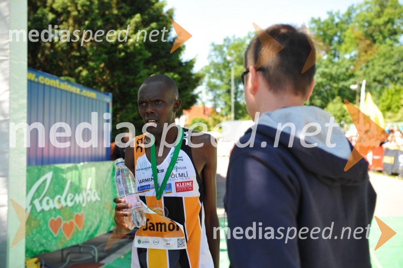 33. Maraton treh src, tekači