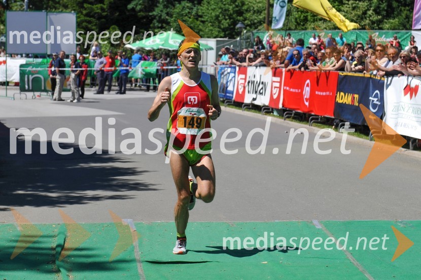 33. Maraton treh src, tekači