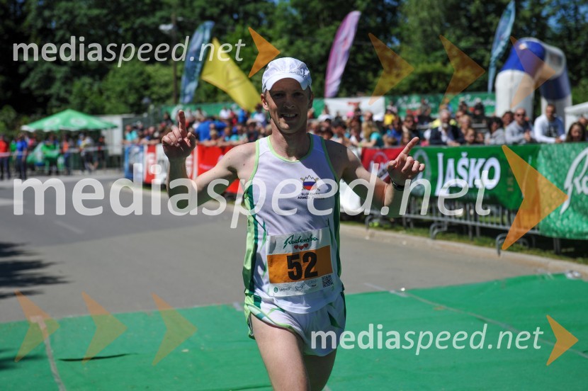 33. Maraton treh src, tekači