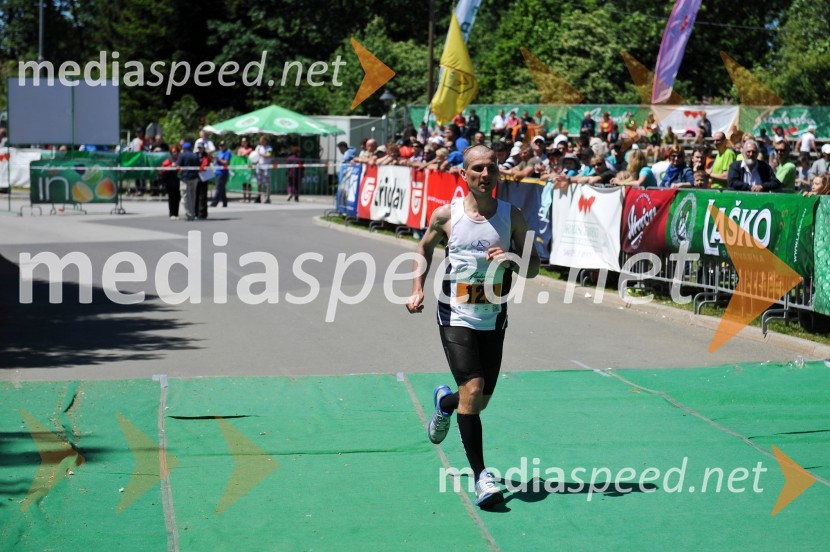 33. Maraton treh src, tekači