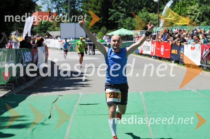 33. Maraton treh src, tekači