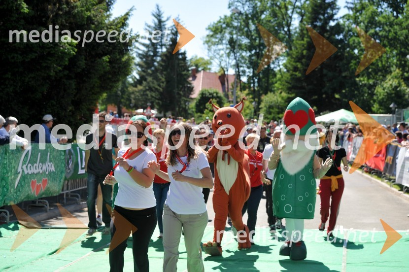 33. Maraton treh src, tekači