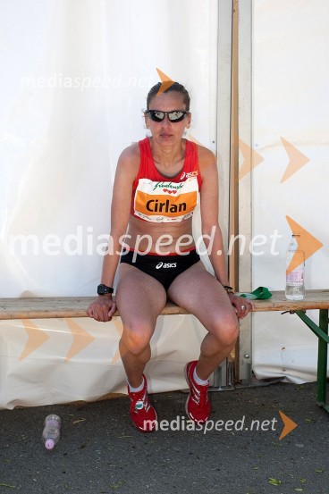 Daniela Elena Cirlan, zmagovalka tekaškega maratona na 42 km33. Maraton treh src, utrinki