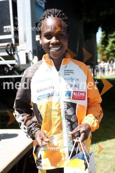 Jemutai Kiplimo Joyce, zmagovalka tekaškega maratona na 21 km33. Maraton treh src, utrinki