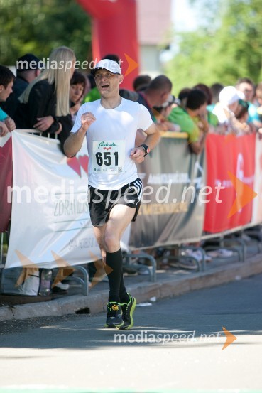 Robert Prelog (651)33. Maraton treh src, tekači