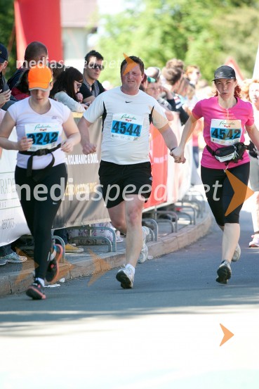 Jerica Budič (3242); Robert Kmetič (4544); Andrea Kmetič (4542)33. Maraton treh src, tekači