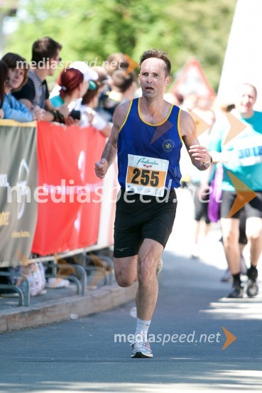 33. Maraton treh src, tekači