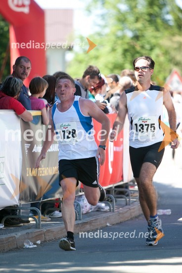 Branko Roškar (1728); Matjaž Kalan (1375)33. Maraton treh src, tekači