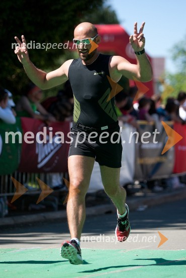 33. Maraton treh src, tekači