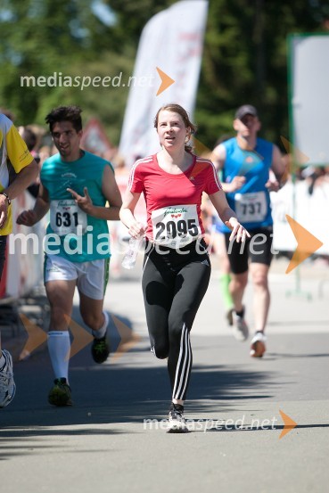 Martina Bakan (2095)33. Maraton treh src, tekači