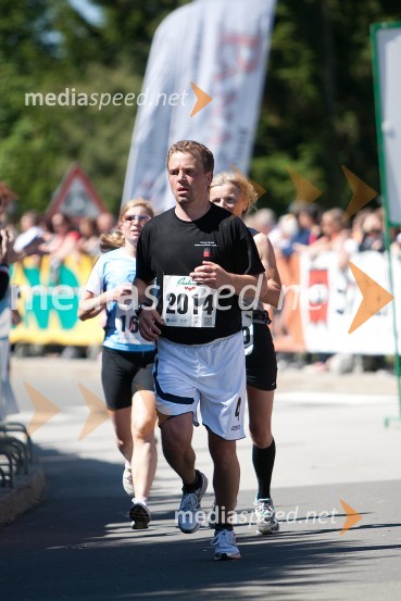Simon Detellbach (2014)33. Maraton treh src, tekači