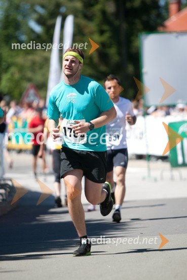 33. Maraton treh src, tekači