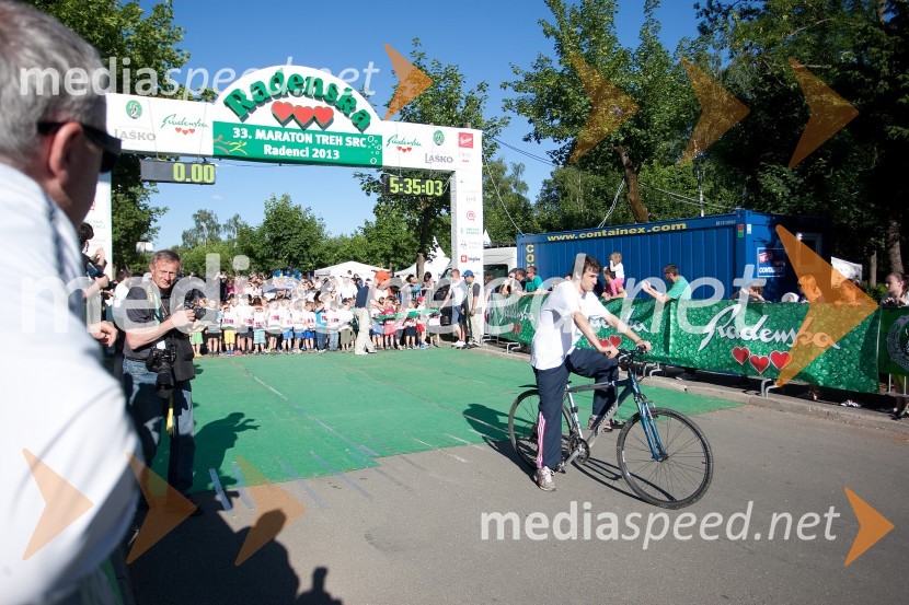 33. Maraton treh src, tekači