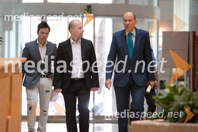 MIhael Hočevar, direktor Demokracije; Janez Janša, predsednik stranke SDSJanez Janša, predstavitev nove knjige “Za kulturo življenja”