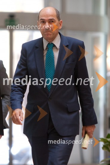 Janez Janša, predsednik stranke SDSJanez Janša, predstavitev nove knjige “Za kulturo življenja”