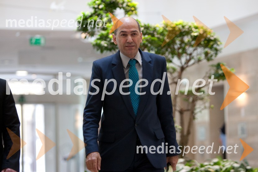 Janez Janša, predsednik stranke SDSJanez Janša, predstavitev nove knjige “Za kulturo življenja”