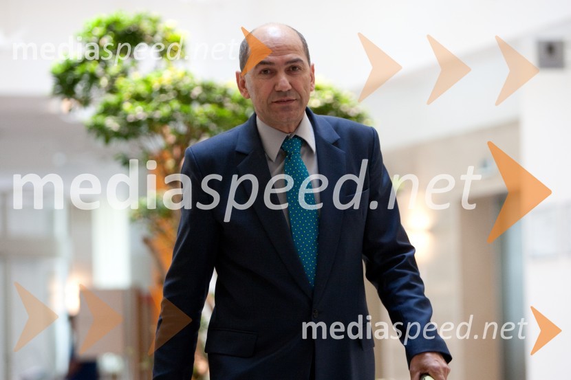 Janez Janša, predsednik stranke SDSJanez Janša, predstavitev nove knjige “Za kulturo življenja”