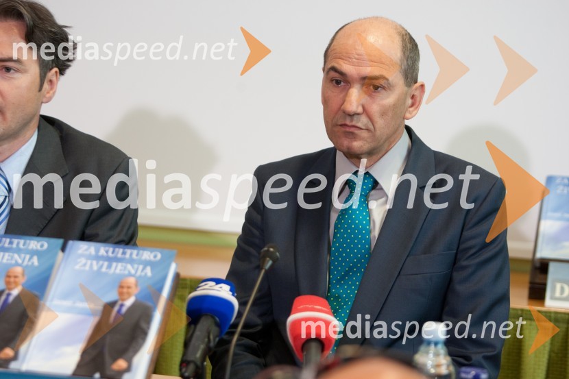 Janez Janša, predsednik stranke SDSJanez Janša, predstavitev nove knjige “Za kulturo življenja”