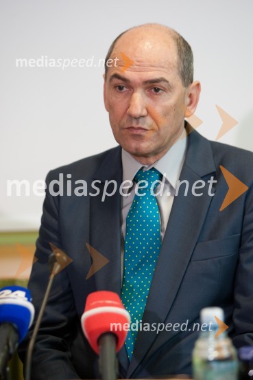 Janez Janša, predsednik stranke SDSJanez Janša, predstavitev nove knjige “Za kulturo življenja”