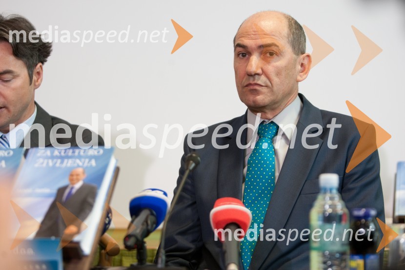 Janez Janša, predsednik stranke SDSJanez Janša, predstavitev nove knjige “Za kulturo življenja”