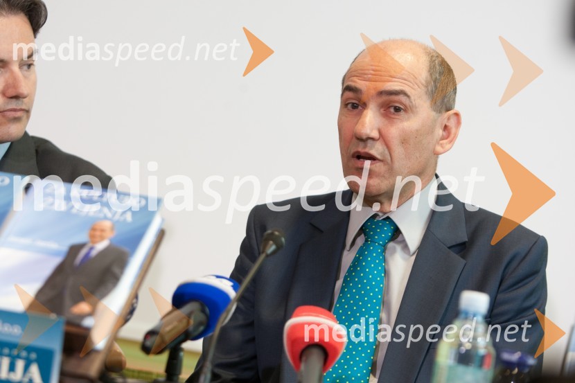 Janez Janša, predsednik stranke SDSJanez Janša, predstavitev nove knjige “Za kulturo življenja”