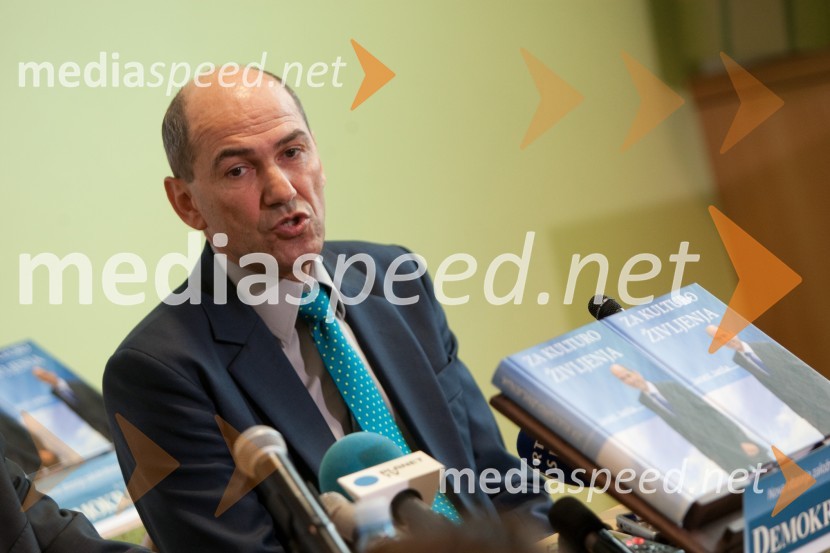 Janez Janša, predsednik stranke SDSJanez Janša, predstavitev nove knjige “Za kulturo življenja”