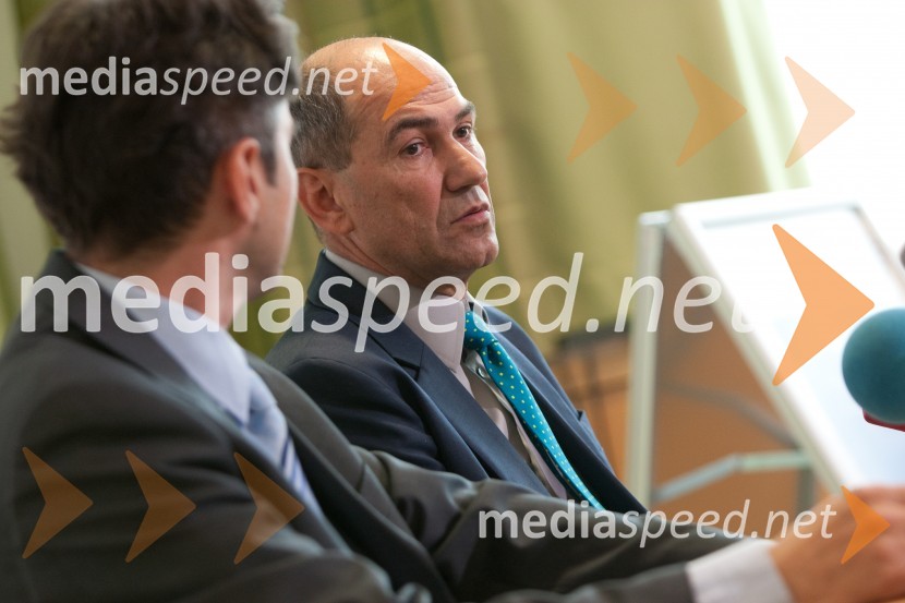 Janez Janša, predsednik stranke SDSJanez Janša, predstavitev nove knjige “Za kulturo življenja”