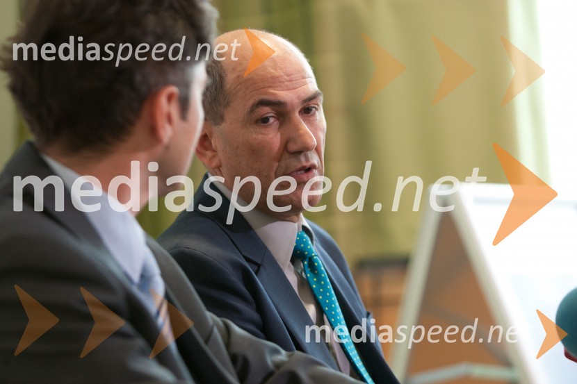 Janez Janša, predsednik stranke SDSJanez Janša, predstavitev nove knjige “Za kulturo življenja”