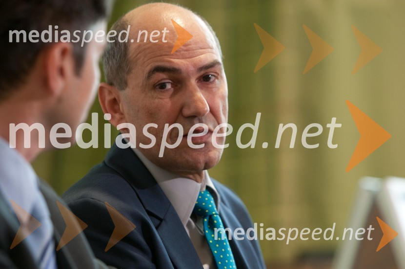Janez Janša, predsednik stranke SDSJanez Janša, predstavitev nove knjige “Za kulturo življenja”