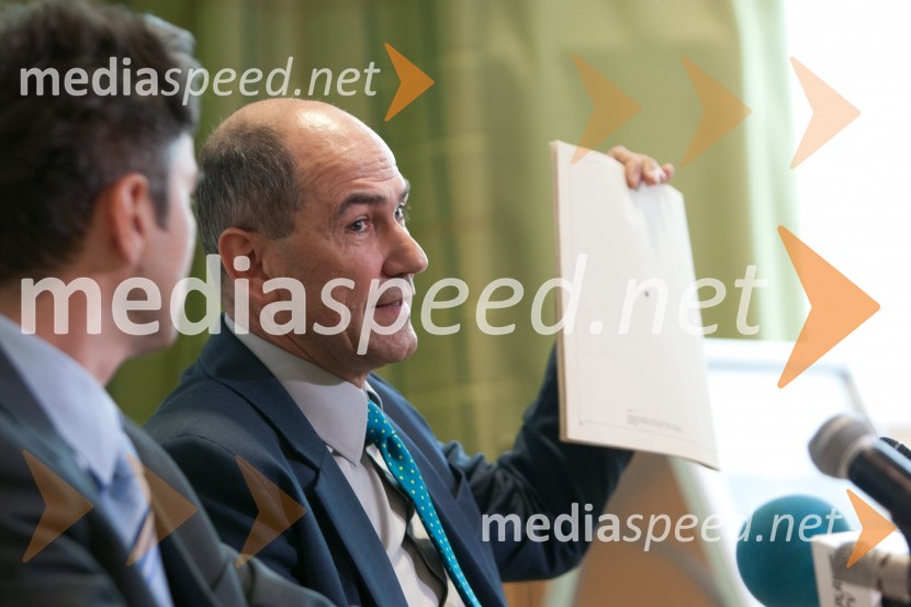 Janez Janša, predsednik stranke SDSJanez Janša, predstavitev nove knjige “Za kulturo življenja”