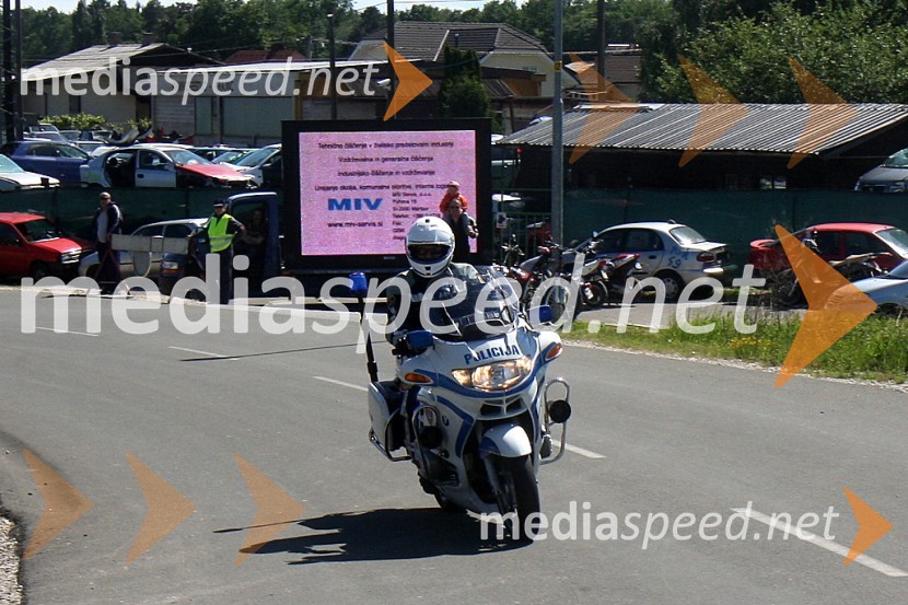 Policist na motorjuV sožitju rešujemo življenja, predstavitev reševalnih enot