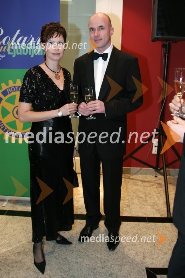 Pavel M. Štular, tajnik Rotary Cluba 06/07 in KsenjaVeliki rotarijski ples 007 Rotary Cluba Ljubljana