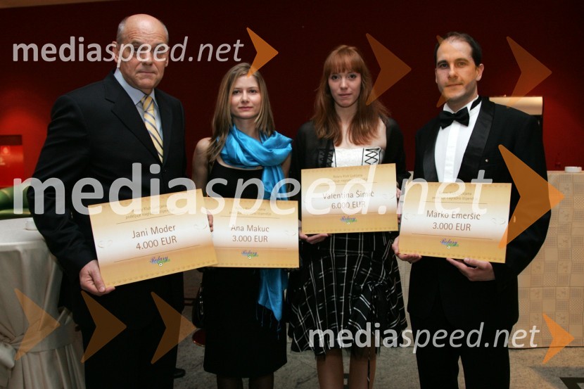 Dobitniki štipendijVeliki rotarijski ples 007 Rotary Cluba Ljubljana