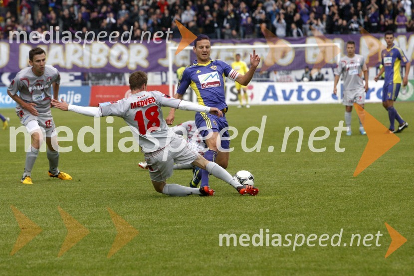 Nogometna tekma NK Maribor - NK AluminijNK Maribor – slovenski državni prvak