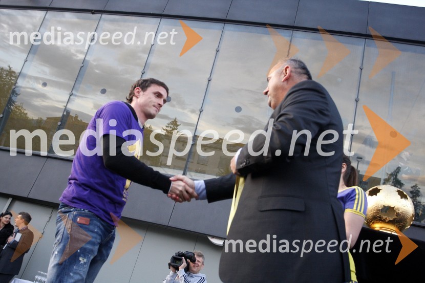 Nogometaš NK Maribor; Rade MijatovičNK Maribor – slovenski državni prvak