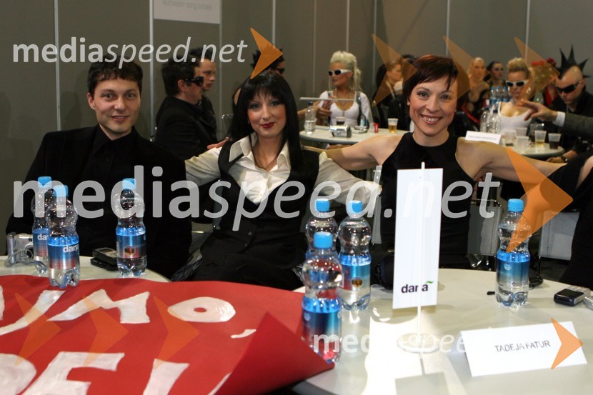 Tadeja Farut, pevka s spremljevalciEMA 2007, finalni izbor