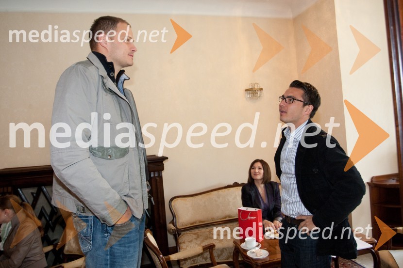 Rašo Nesterović, košarkar; Lothar Schupet, generalni direktor BMW Group SlovenijaVIP Rally Geoss 2013