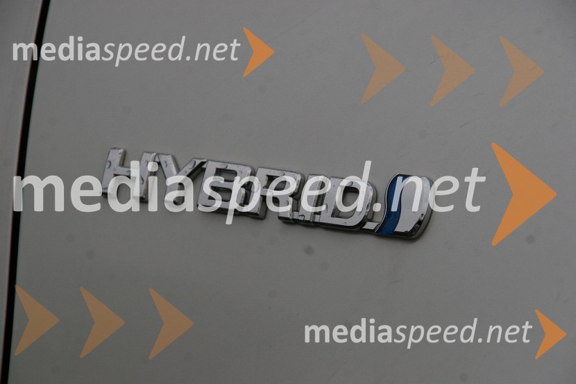 oznaka za hibridni pogonToyota Yaris Hybrid 1.5 VVT-i Sol, mediaspeed test