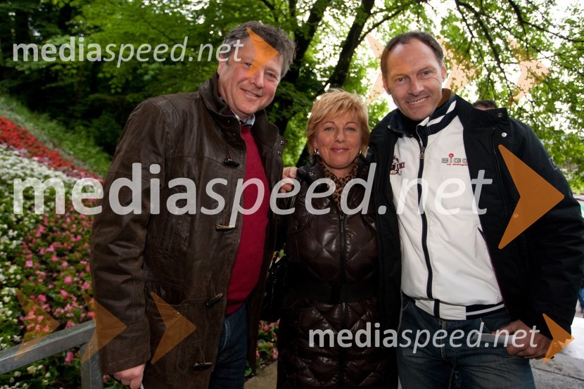 Mitja Ferenc, član skupine Prifarski muzikanti; Rosvita Pesek, novinarka; Jože Potrebuješ, član skupine ČukiNa zdravje, snemanje zadnje oddaje