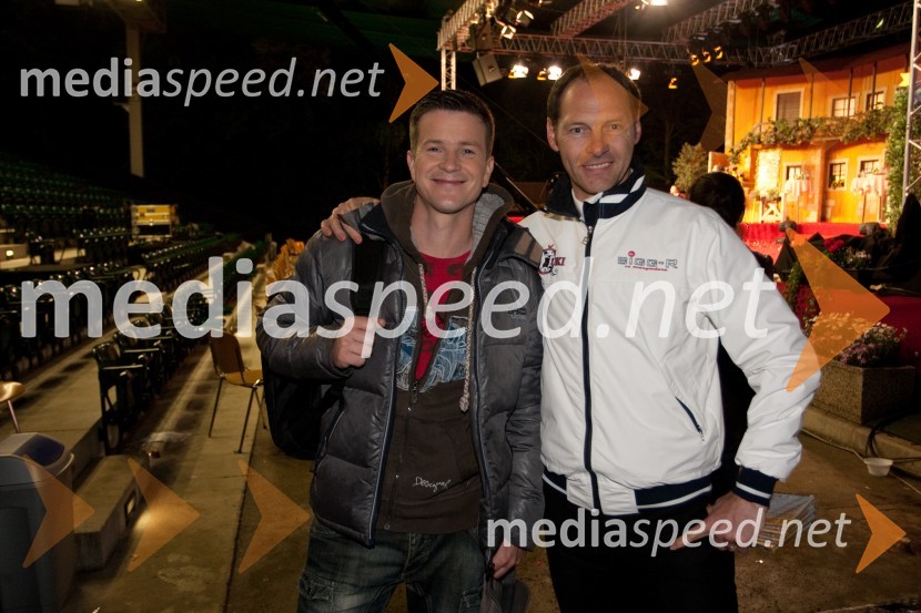 Boštjan Romih, voditelj; Jože Potrebuješ, član skupine ČukiNa zdravje, snemanje zadnje oddaje