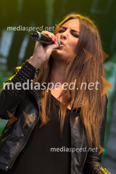 Pevka skupine MuffRadio City, koncert 2013