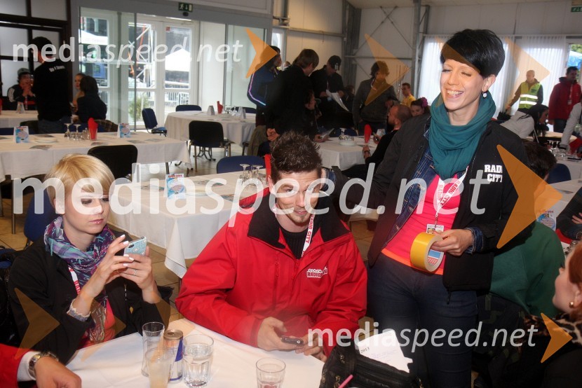 Mateja Car, moderatorka na Radiu City;&nbsp;Boštjan Bračič, moderator na Radiu City in pevec;&nbsp;Tina Zavec Aram, moderatorka na Radiu CityRadio City, koncert 2013